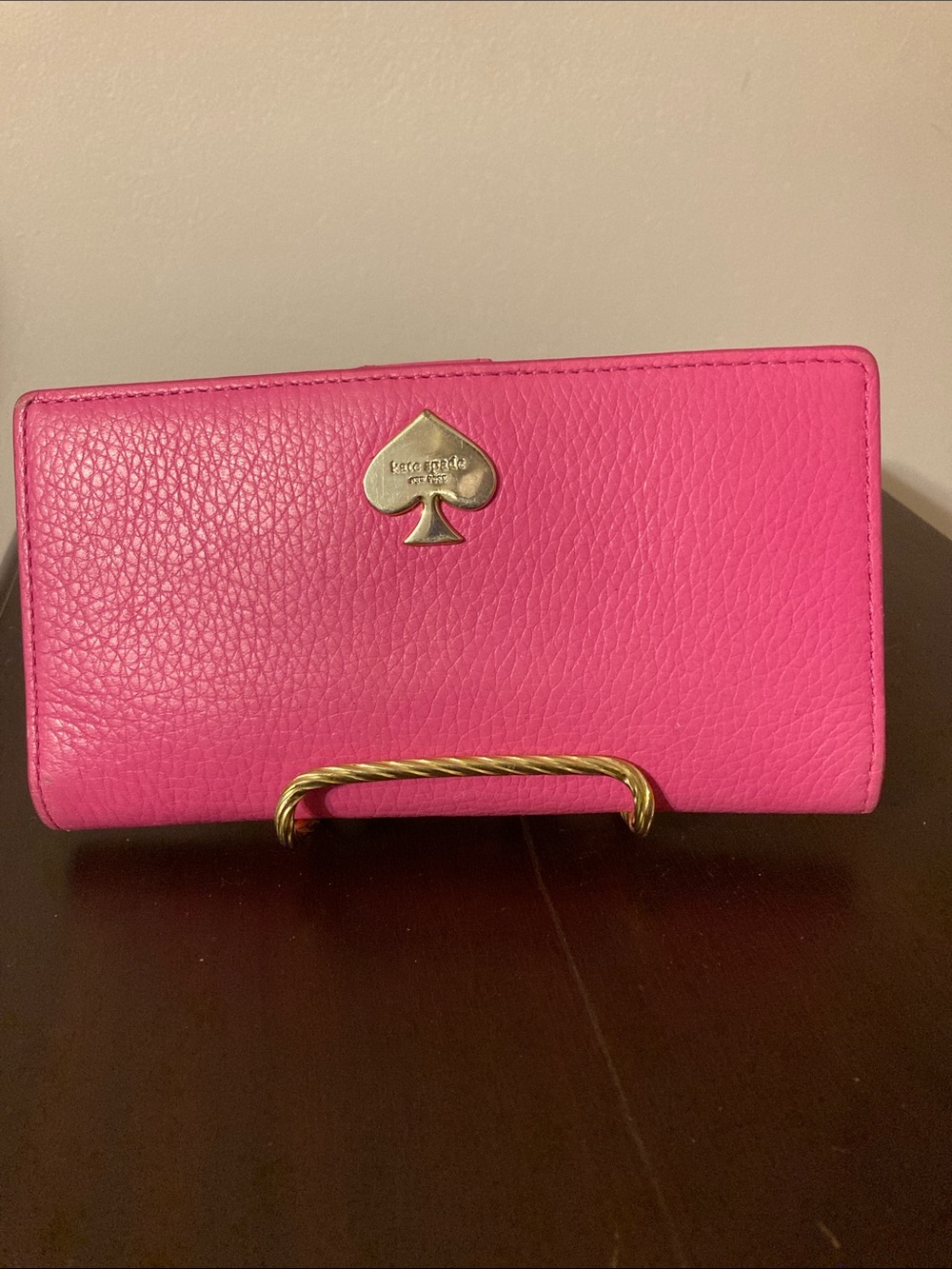 kate spade New York EUC Hot Pink Pebbled Leather Wallet with Gold Spade Logo.